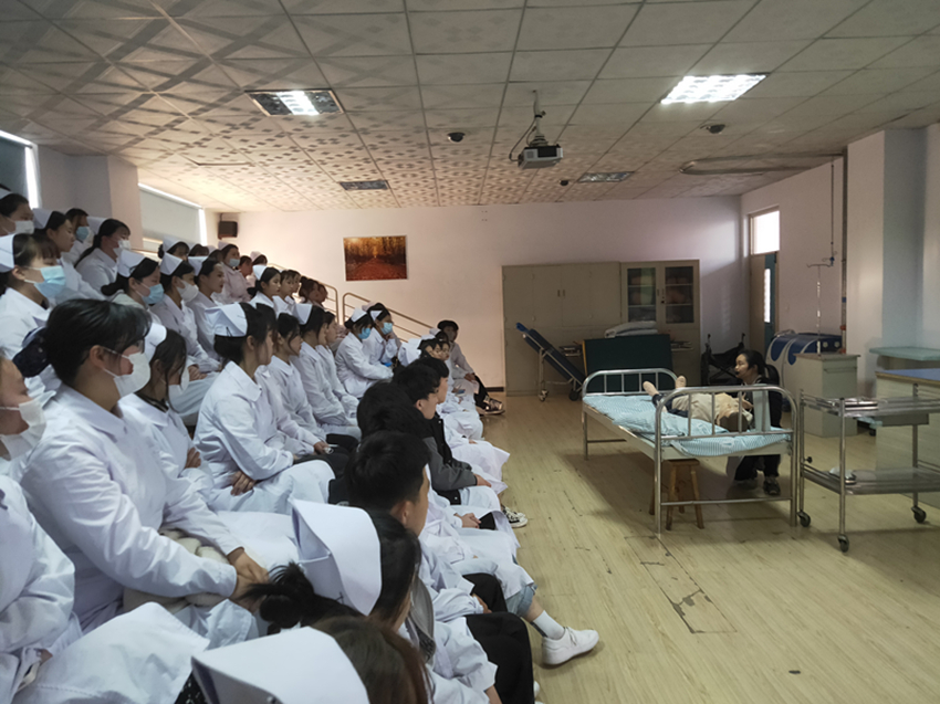 图2  护理技能之星社课堂.jpg