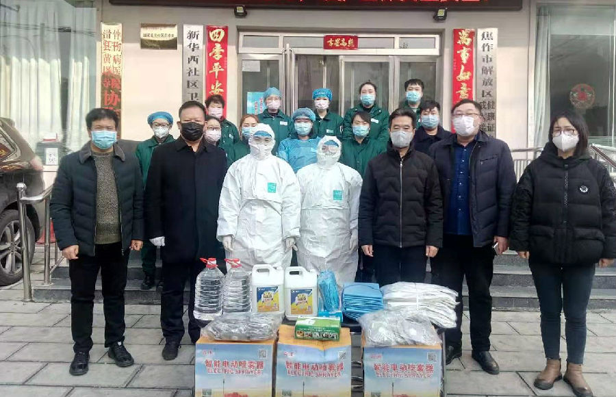 为防控一线送去疫情防护用品.jpg