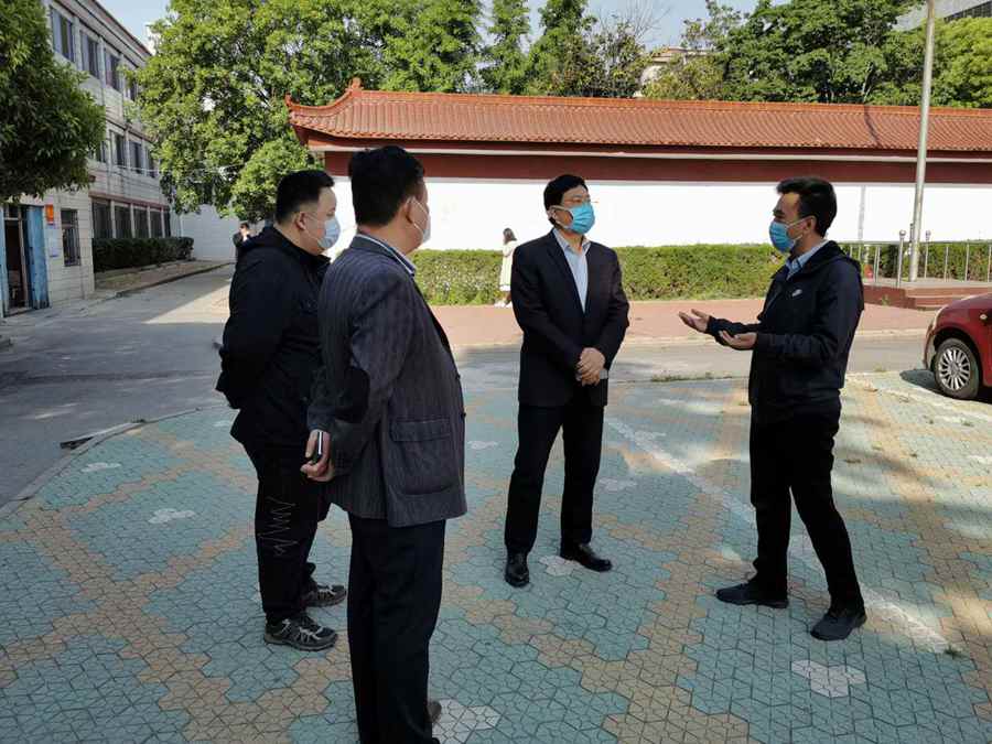 副校长张锟指导校园防疫.jpg
