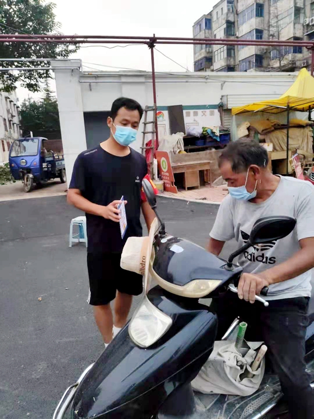 党员参加疫情防控 (2).jpg