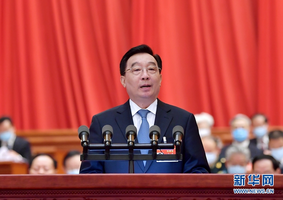 3月5日,第十三届全国人民代表大会第四次会议在北京人民大会堂开幕。受全国人大常委会委托,全国人大常委会副委员长王晨分别作关于全国人民代表大会组织法修正草案的说明、关于全国人民代表大会议事规则修正草案的说明、关于全国人民代表大会关于完善香港特别行政区选举制度的决定草案的说明。 新华社记者 李涛 摄