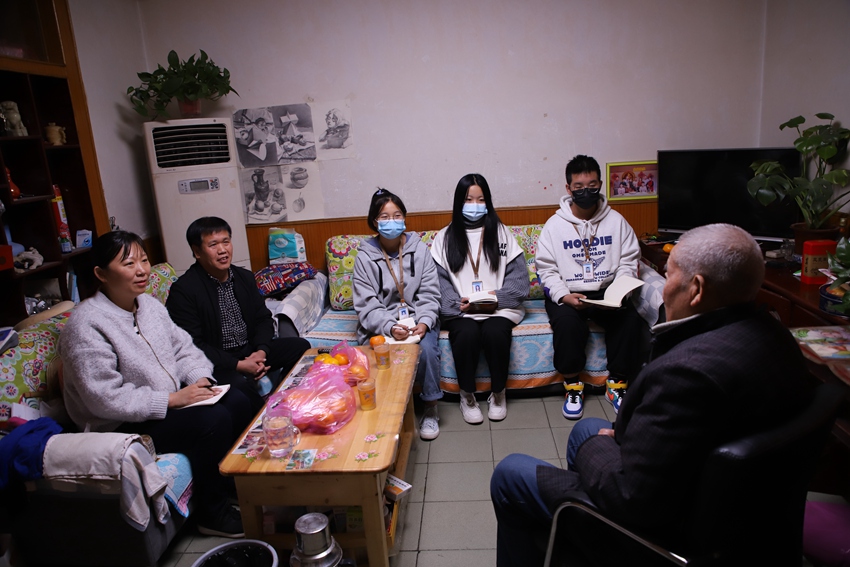 认真聆听 深切感受.JPG